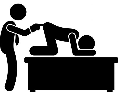 Arsch-Massage bereitet ihre Rosette auf Posex vor
