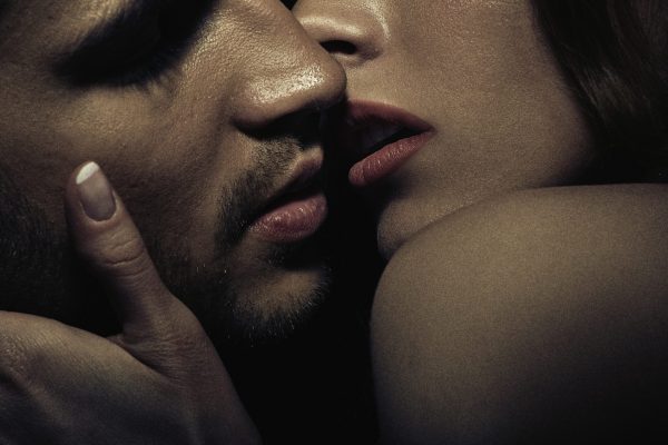 Cuckold: Es macht mich an, wenn sie mir ihre Sex-Erlebnisse ins Ohr flüstert