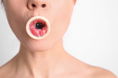 Corona-Virus und sonstige Krankheitskeime: Zum Oralverkehr ein Kondom überziehen?
