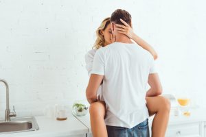 Wir haben viel Sex, auch in der Küche, aber es gibt ein Problem mit dem Sperma