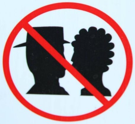 Verbotsschild, Küssen verboten, bitte nicht knutschen