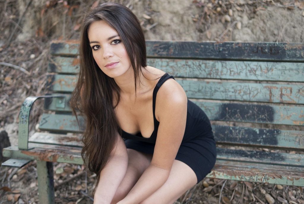 Ich hatte noch nie Sex und dieses süße Mädel will nur eine Sexgeschichte, soll ich?